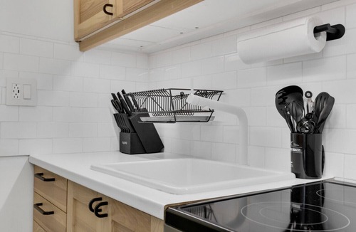 Milton Park Apartment | Sherbrooke 101 Downtown Montreal | Balcony, Queen Bed, Sofa Bed, Parking & TV