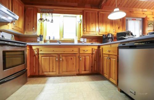 Lunenburg County House | Sherbrooke Lake Cottage with Private Beach