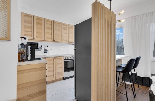 Milton Park Apartment | Sherbrooke Suite 105 Downtown Montreal | Queen Bed, Sofa Bed, 65` Roku TV
