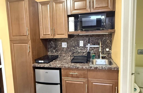 Dania Beach House | Sheridan Guesthouse