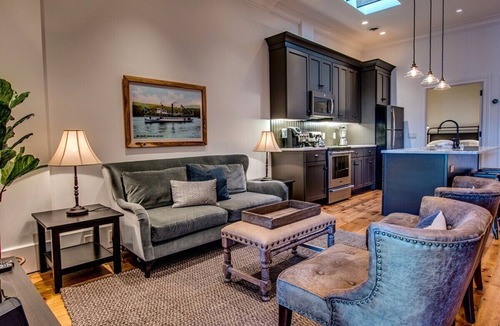 Town of Milo Apartment | Sheridan House-The Suite-gorgeous downtown apt