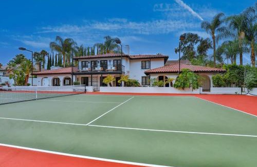Sherman Oaks House | Sherman Oaks Tennis Estate with Pool + Spa
