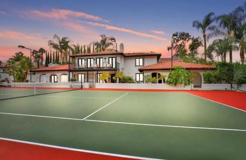 Sherman Oaks House | Sherman Oaks Tennis Estate with Pool + Spa