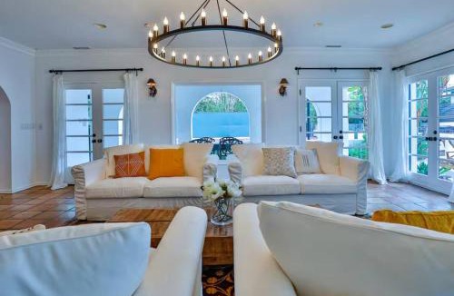 Sherman Oaks House | Sherman Oaks Tennis Estate with Pool + Spa