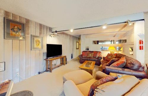 Mammoth Lakes Apartment | Sherwin Villas 12 B