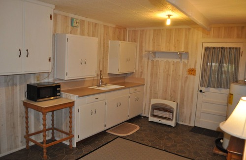 Gordonville House | Sherwood Hills Cottage Sleeps 4 - 5.