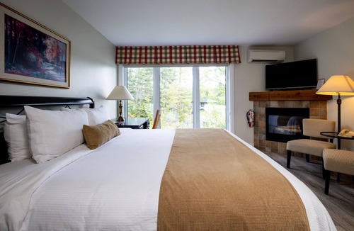 Port Carling Hotel | Sherwood Inn