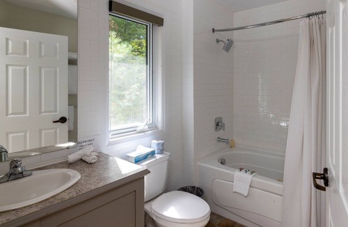 Port Carling Hotel | Sherwood Inn