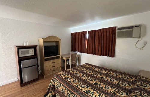 Palmdale Hotel | Sherwood Motel