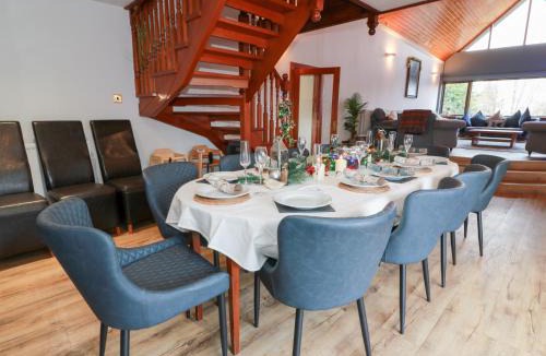 Falkirk House | Shieldhill Farm House