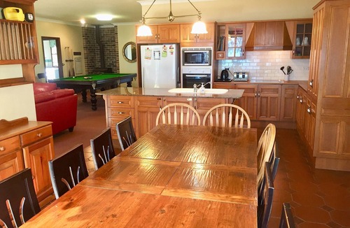 Bonnells Bay House | Shingles Delight (sleeps 12)