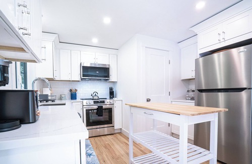 Falmouth House | Shining Sea Hideaway・Walk everywhere, 6 Beds, Newly remodeled