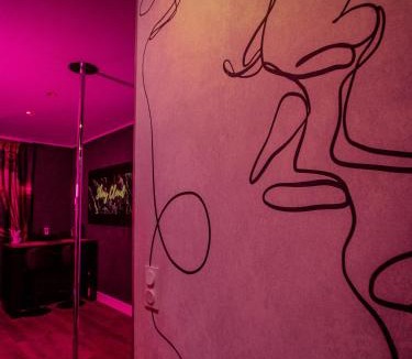 Limoux Apartment | Shiny Cloud Love Room