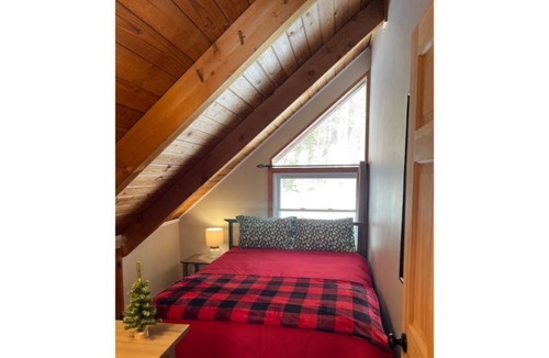 Wardsboro Ski Chalet | Shiny Elk Chalet | Between Mt Snow & Stratton Mt