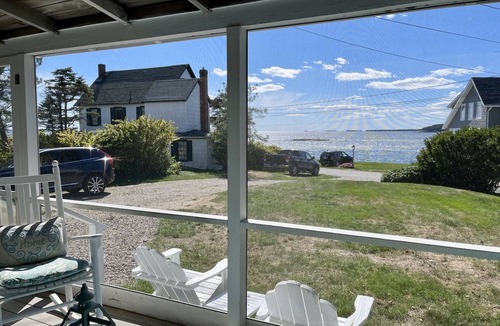 Ocean Point Cottage | Ship's Wheel - Charming Ocean View in Ocean Point!