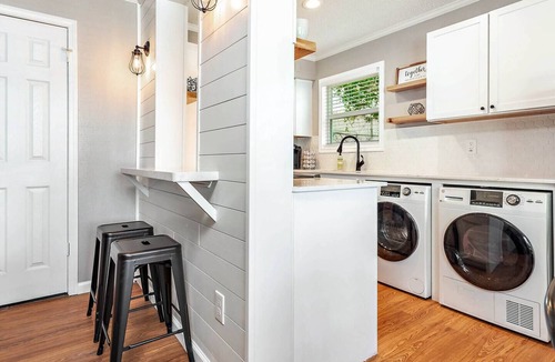 College Station Apartment | Shiplap:1st Flr 2 Bdrm-Walk to A&M-Comfy King Beds