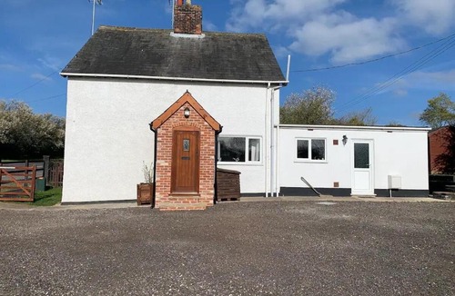 Beccles House | Shipmeadow Cosy Cottage