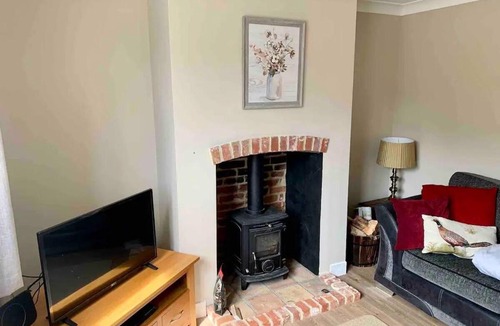 Beccles House | Shipmeadow Cosy Cottage