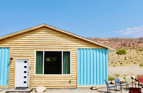 Moab South Valley Cabin | Shipping Container Home | Sleeps 18!