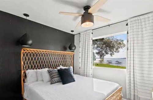 Cedar Creek Reservoir House | Shipping Container Home | Waterfront + 2 Patios