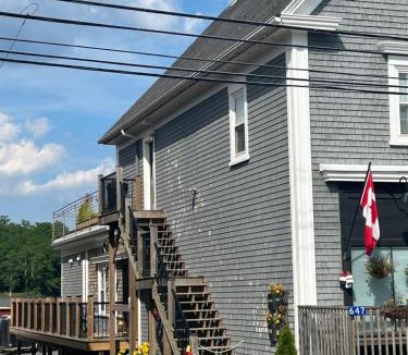 Mahone Bay Hotel | Ships Inn