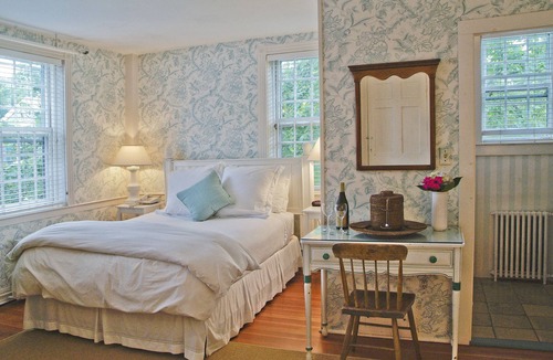 Nantucket Town Hotel | Ships Inn