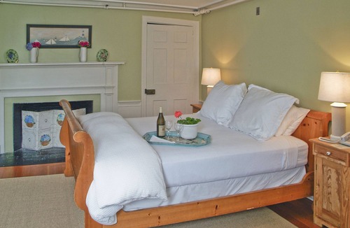 Nantucket Town Hotel | Ships Inn
