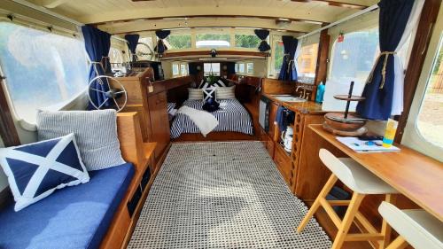 Fingal Bed & Breakfast | Shipwrecked Oasis Ocean Bay Getaway PL