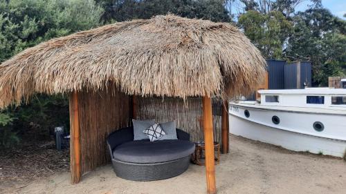 Fingal Bed & Breakfast | Shipwrecked Oasis Ocean Bay Getaway PL