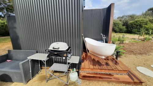 Fingal Bed & Breakfast | Shipwrecked Oasis Ocean Bay Getaway PL