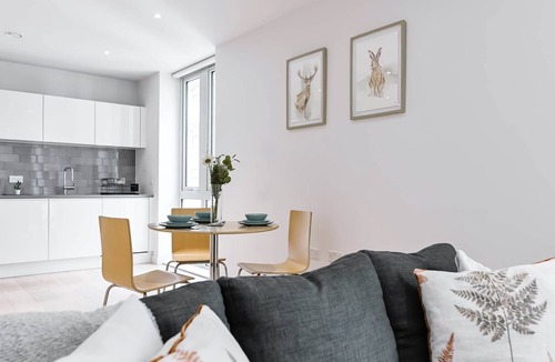 Docklands Apartment | Shipwrite - One Bed Apt