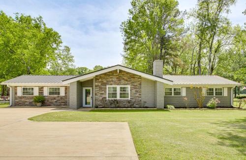 Florence House | Shoals Area Oasis w/Boat Dock & Outdoor Kitchen