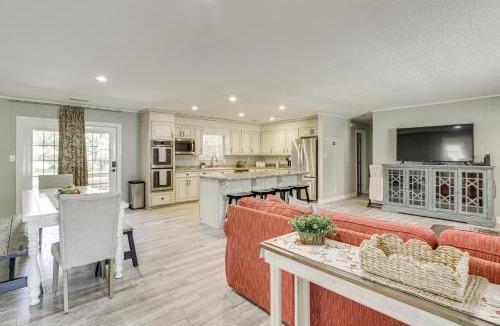 Florence House | Shoals Area Oasis w/Boat Dock & Outdoor Kitchen