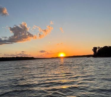 Eatonton House | Shoo Fly at Lake Oconee - Lakefront, Kayaks, Games
