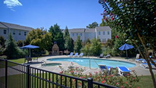 Eatonton House | Shoo Fly at Lake Oconee - Lakefront, Kayaks, Games