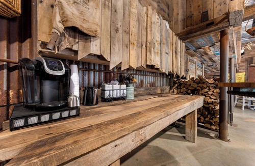 Jasper Cabin | Shop Creek Livery: Includes 1 UTV
