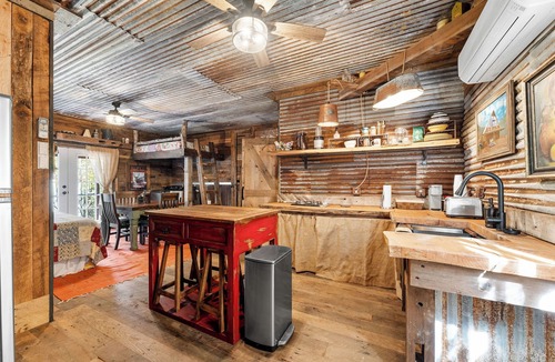 Jasper Cabin | Shop Creek Livery: Includes 1 UTV