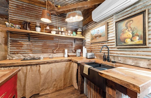 Jasper Cabin | Shop Creek Livery: Includes 1 UTV