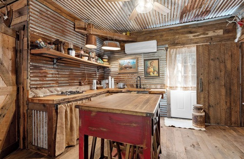 Jasper Cabin | Shop Creek Livery: Includes 1 UTV