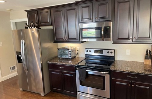 North Hills House | Shop, Dine, Explore, and Relax in North Hills!