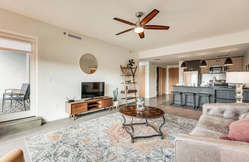 Springfield Condo | Shop, Dine & Explore: Gem 7 Mi to Dtwn Springfield