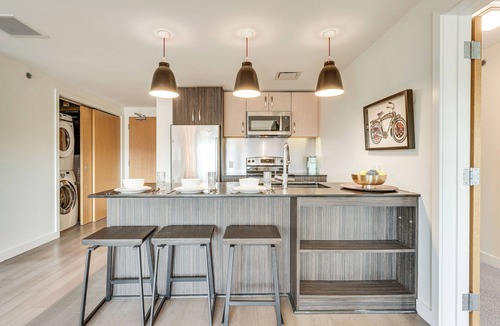 Springfield Condo | Shop, Dine & Explore: Gem 7 Mi to Dtwn Springfield