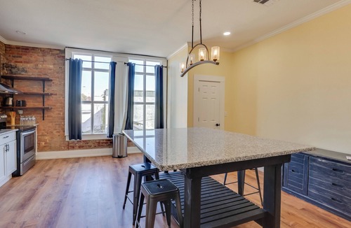 Marshall Apartment | Shop, Dine & Unwind at Historic Dtwn Marshall Apt