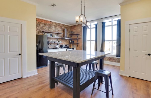 Marshall Apartment | Shop, Dine & Unwind at Historic Dtwn Marshall Apt