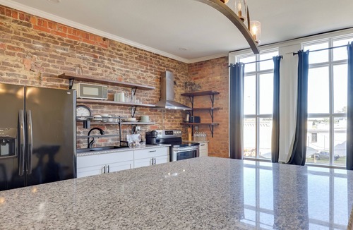 Marshall Apartment | Shop, Dine & Unwind at Historic Dtwn Marshall Apt