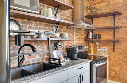 Marshall Apartment | Shop, Dine & Unwind at Historic Dtwn Marshall Apt