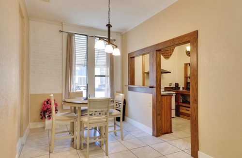 Marshall Apartment | Shop, Dine & Unwind: Dtwn Marshall Studio!