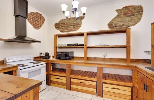 Marshall Apartment | Shop, Dine & Unwind: Dtwn Marshall Studio!