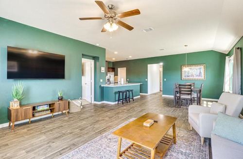 McNeil House | Shop, Dine & Unwind: Pet-Friendly Home in Austin!