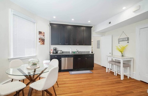 Foxcroft Square Apartment | Shop, Eat, Rest 1 bdrm Apt w/Onsite Free Parking